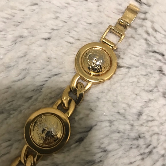 Stunning Authentic Versace gold bracelet - Picture 7 of 16